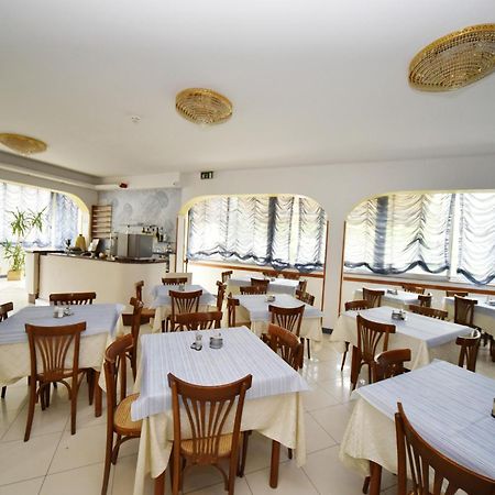 Hotel Marika Римини Екстериор снимка