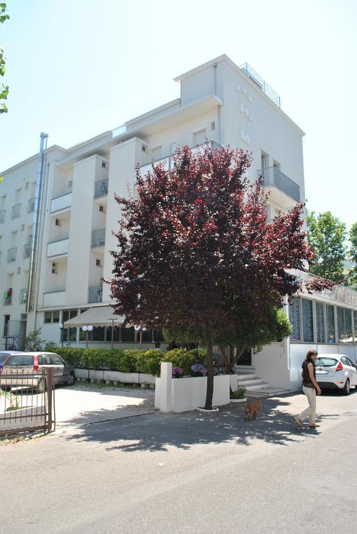 Hotel Marika Римини Екстериор снимка