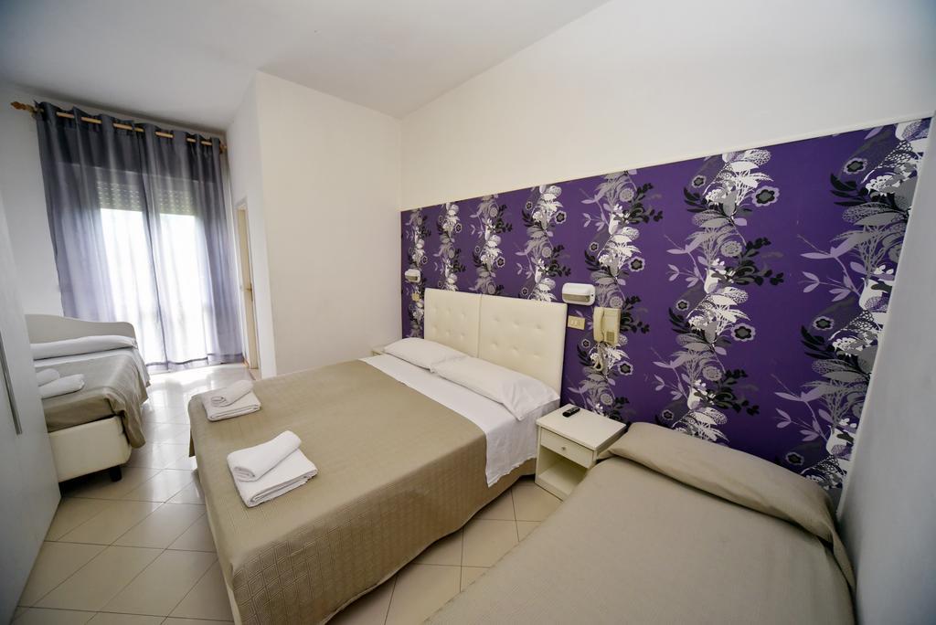 Hotel Marika Римини Екстериор снимка