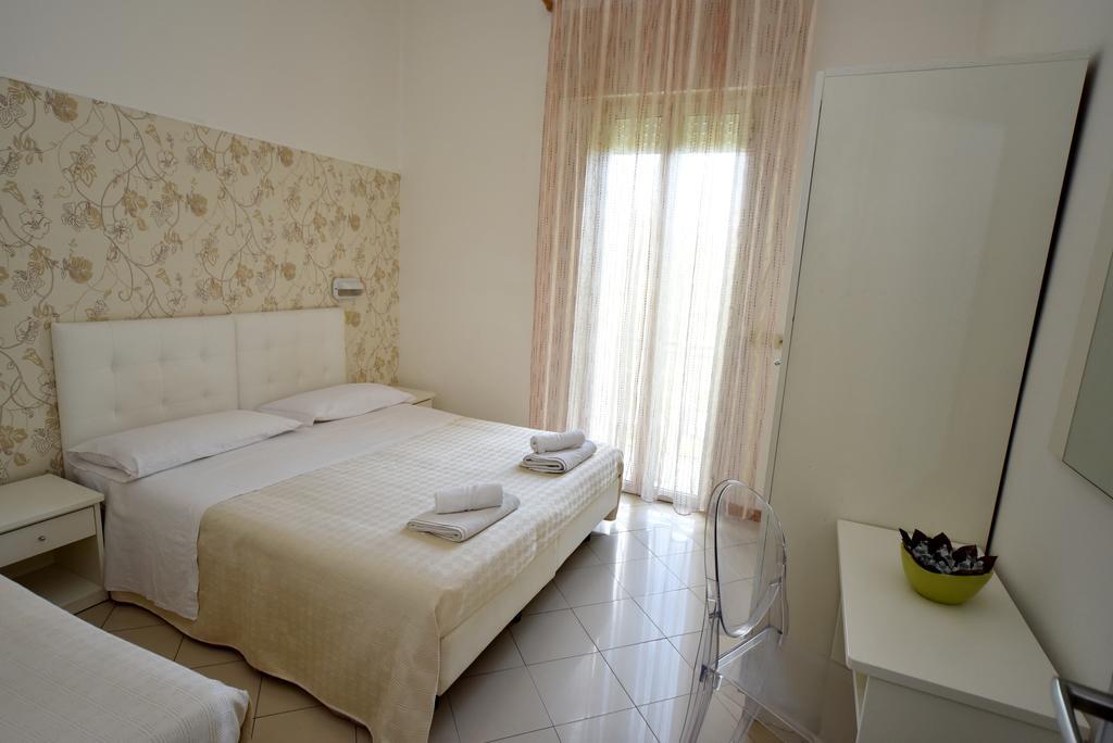 Hotel Marika Римини Екстериор снимка
