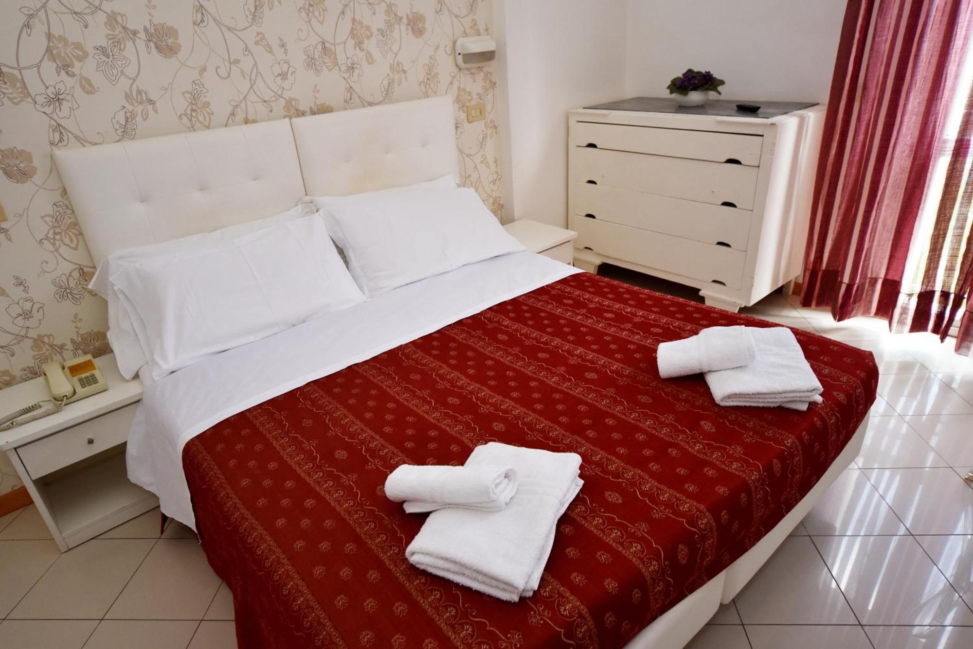 Hotel Marika Римини Екстериор снимка
