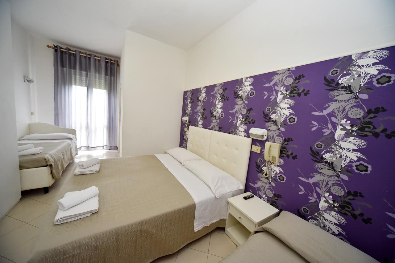 Hotel Marika Римини Екстериор снимка