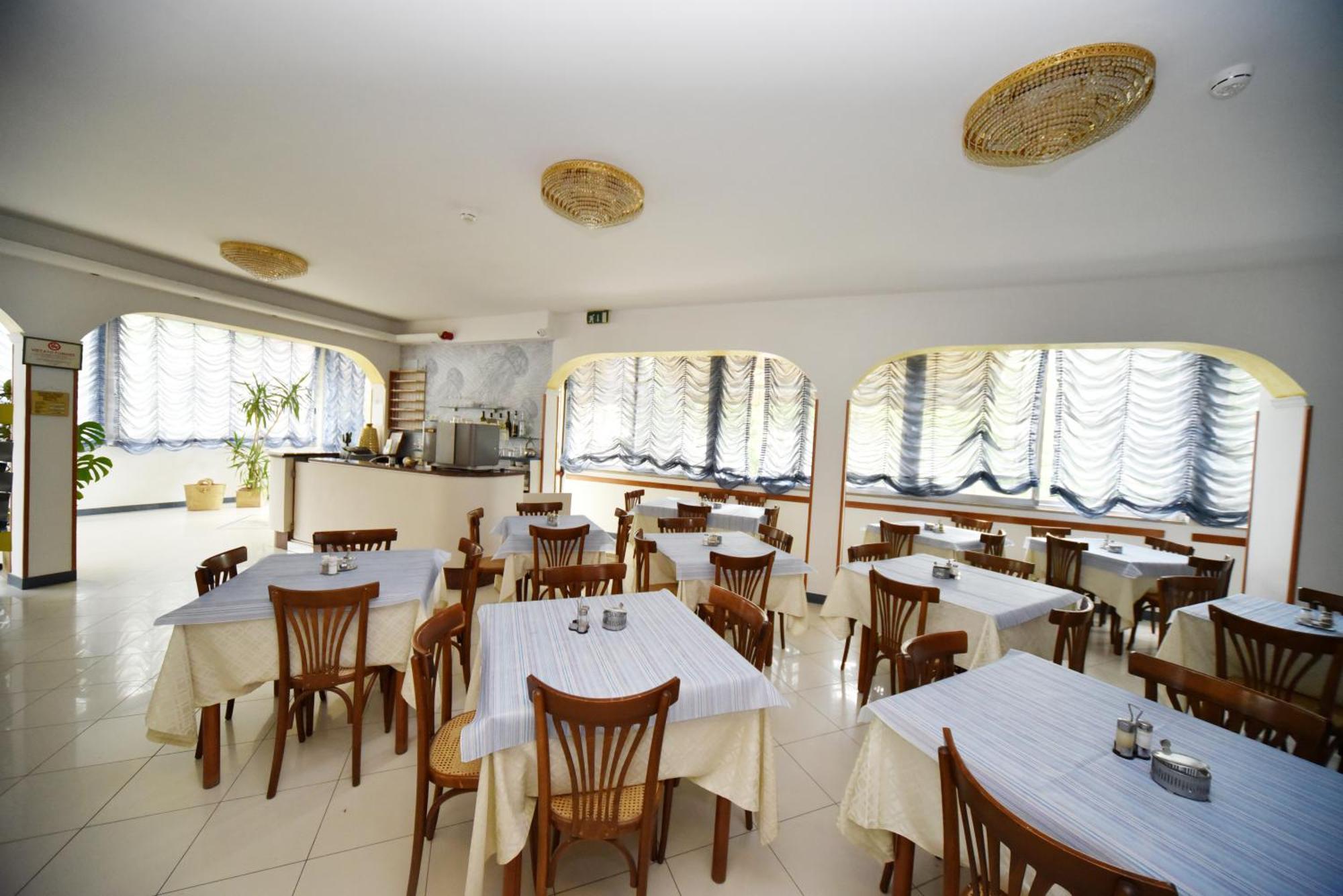 Hotel Marika Римини Екстериор снимка