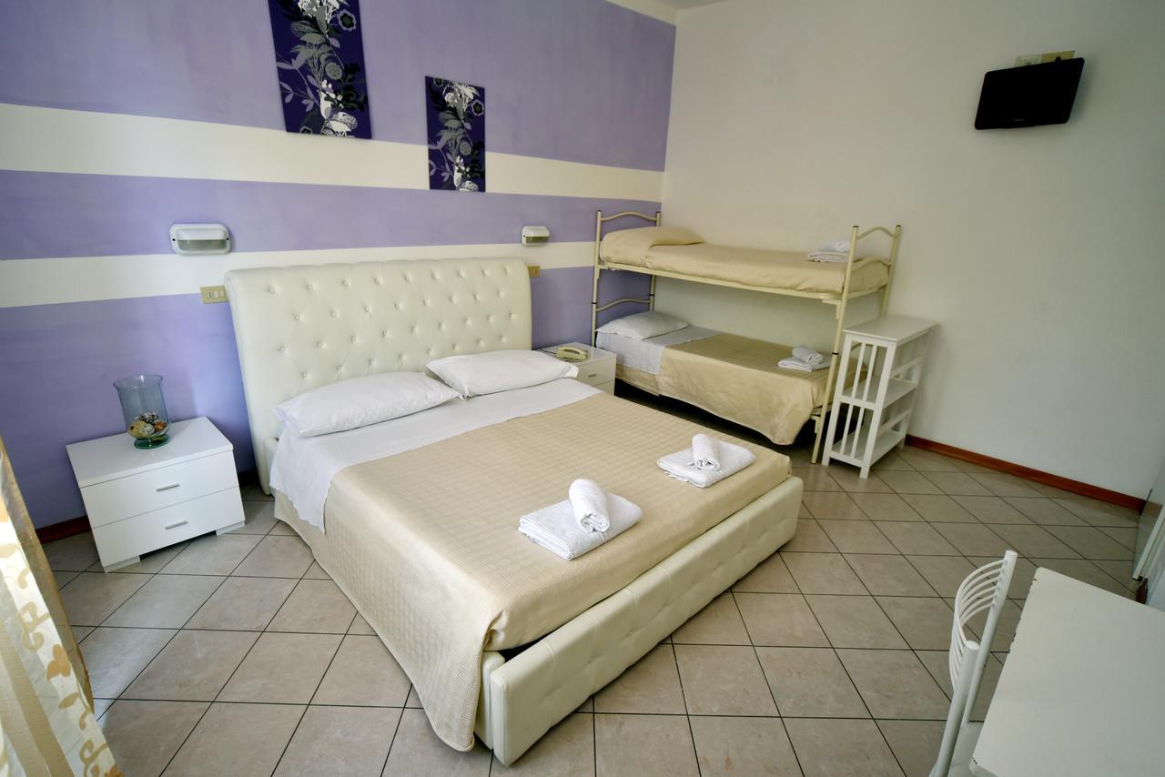 Hotel Marika Римини Екстериор снимка