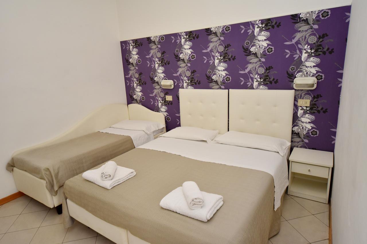 Hotel Marika Римини Екстериор снимка