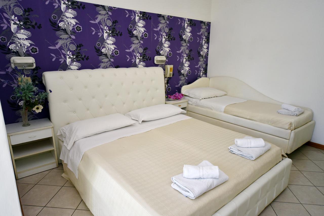 Hotel Marika Римини Екстериор снимка