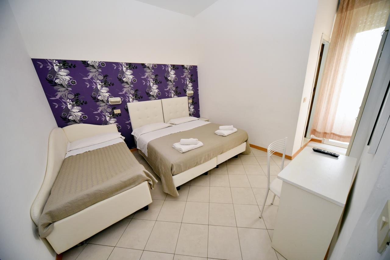 Hotel Marika Римини Екстериор снимка
