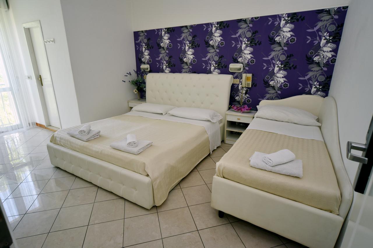 Hotel Marika Римини Екстериор снимка